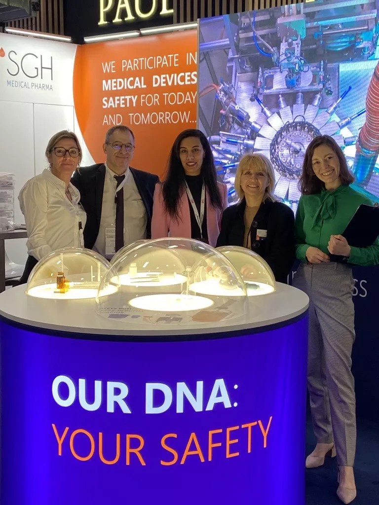 4 sales representatives from the Dosage range and a sales representative from the Specific Development unit during their participation at Pharmapack 2024.