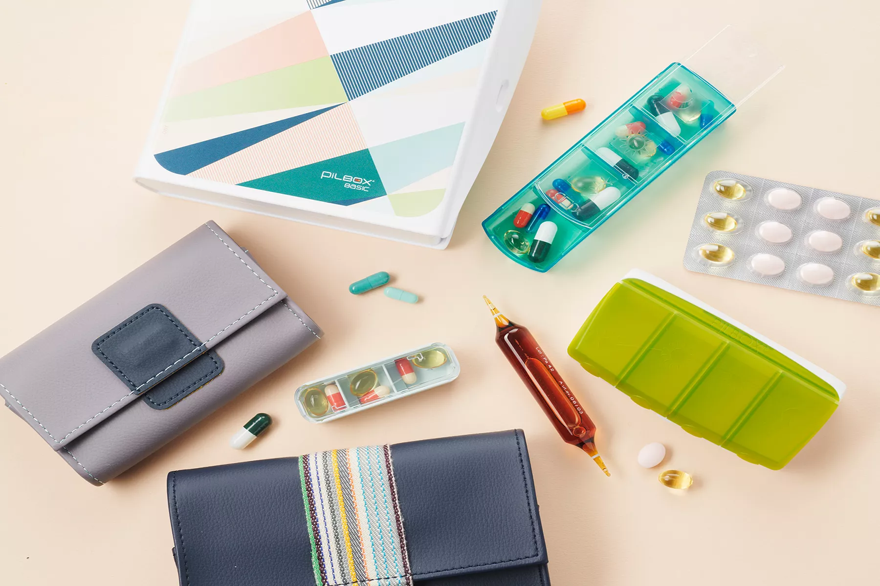 Presentation of the different Pilbox weekly and daily models with medicine